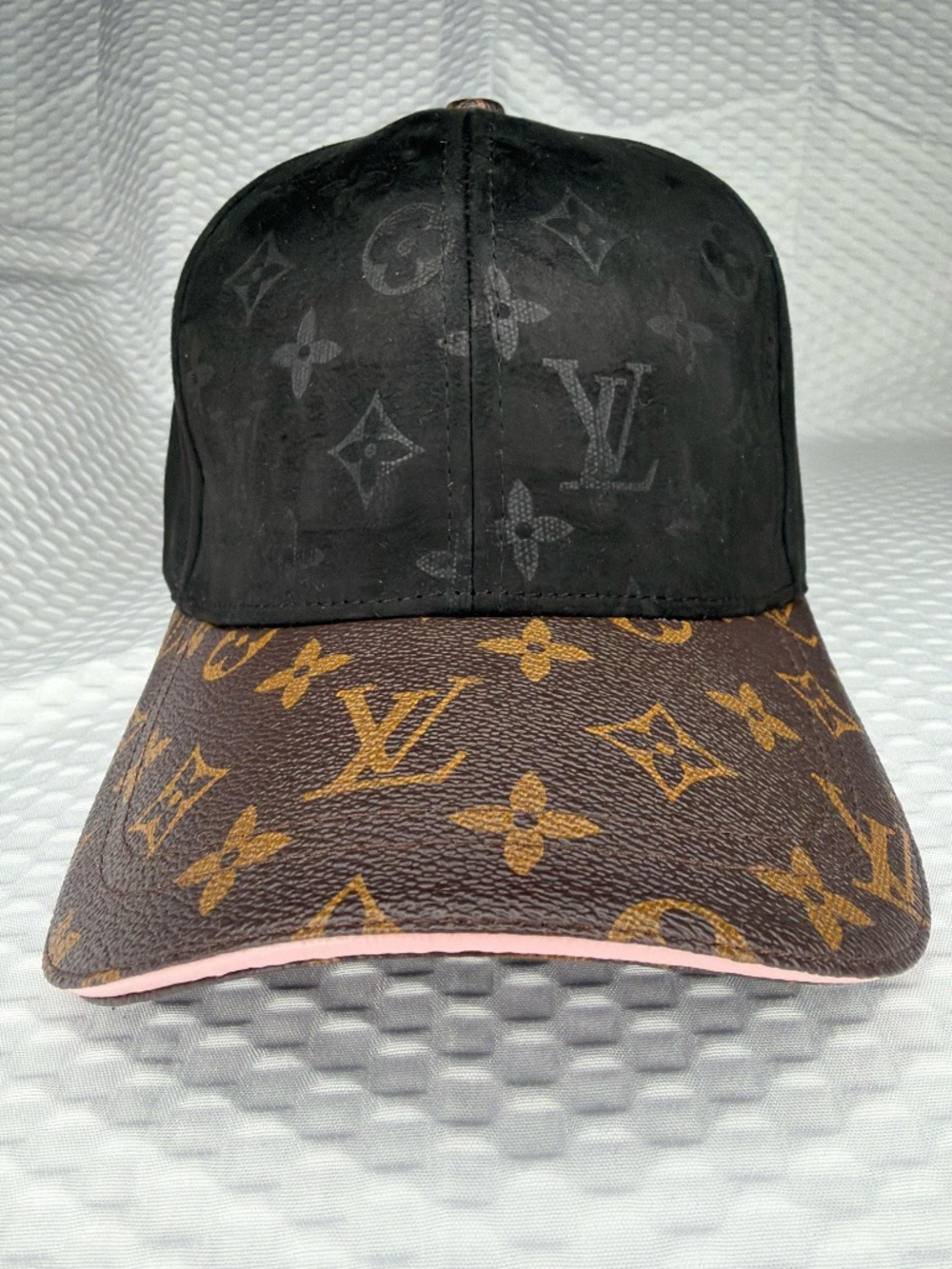 LOUIS VUITTON CAP OU PAS MONOGRAM CANVAS AND SUEDE CAP EXCELLENT - Picture 4 of 6